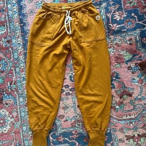 Big Bud Press Cozy Mustard/gold Joggers, women’s size M